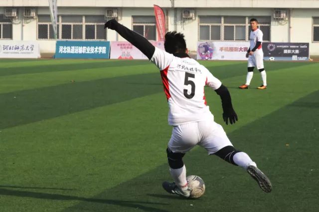 利拉德复出空砍28分 步行者大胜4-2淘汰雄鹿